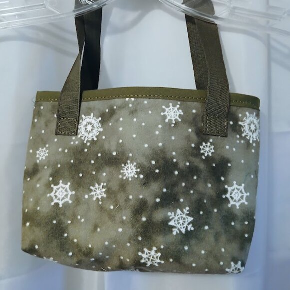 NEW Reusable Fabric Gift Bag Snowflake Christmas flannel with  Bow double handle - Picture 4 of 5